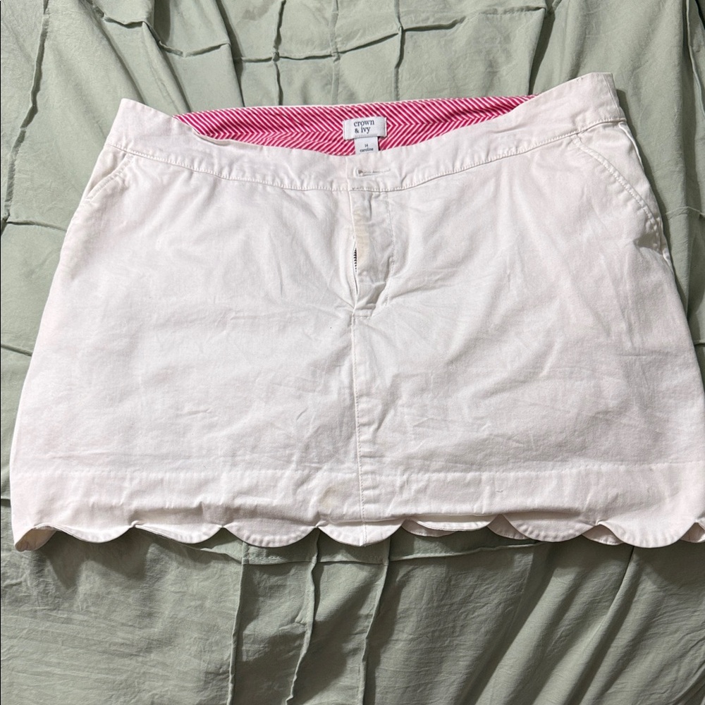 crown & ivy White Scalloped Hem Skort with Pink Lining